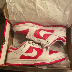 Nike dunk championship red